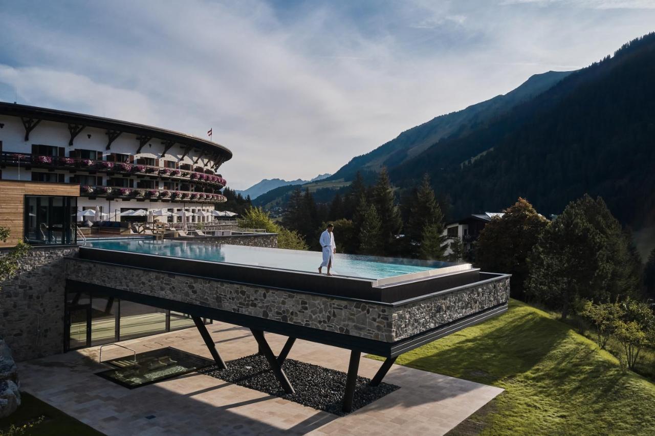 A-Rosa Ifen Hotel Kleinwalsertal Hirschegg  Exteriör bild The swimming pool at the Hotel Axelmannstein