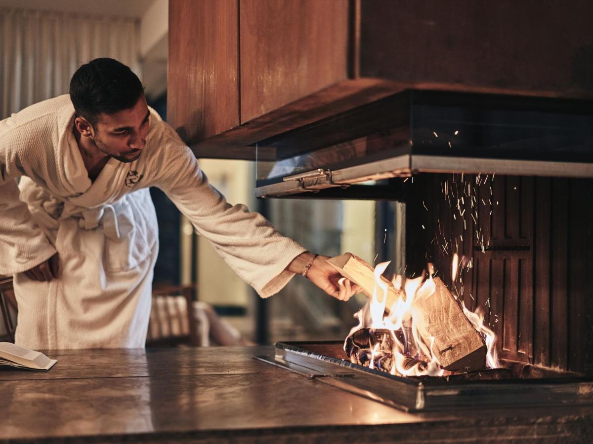 A-Rosa Ifen Hotel Kleinwalsertal Hirschegg  Exteriör bild A chef cooking with a blowtorch