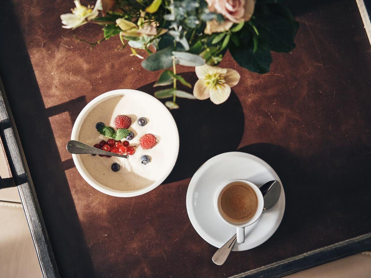 A-Rosa Ifen Hotel Kleinwalsertal Hirschegg  Exteriör bild A cup of coffee and a bowl of fruit