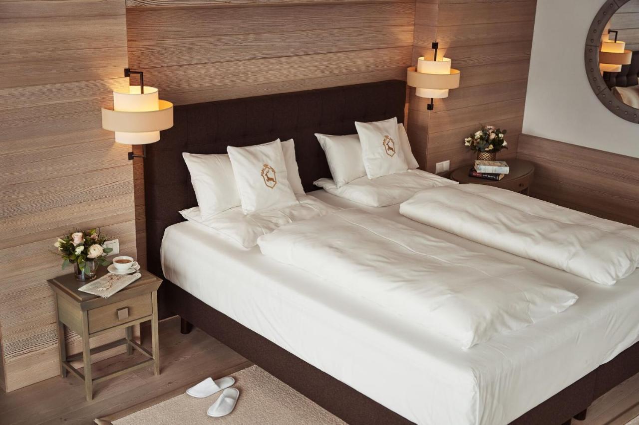 A-Rosa Ifen Hotel Kleinwalsertal Hirschegg  Exteriör bild A bed with two mattresses