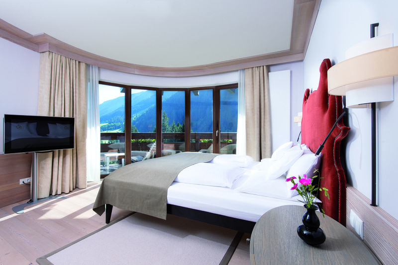 A-Rosa Ifen Hotel Kleinwalsertal Hirschegg  Exteriör bild A room at the Hotel Axelmannstein